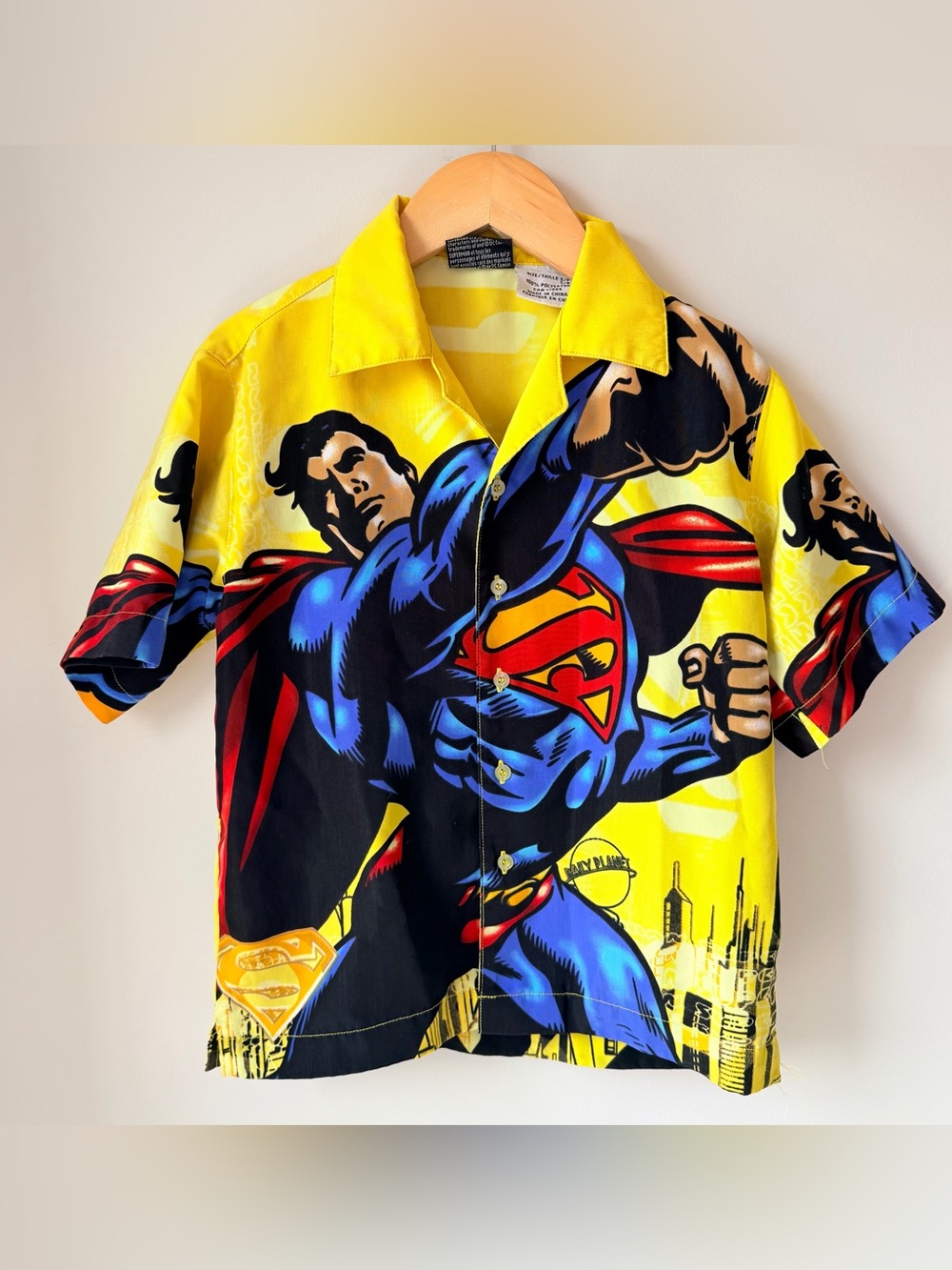 Vintage 2002 Y2K Superman Graphic Short-Sleeve Button Up Shirt Size 7/8